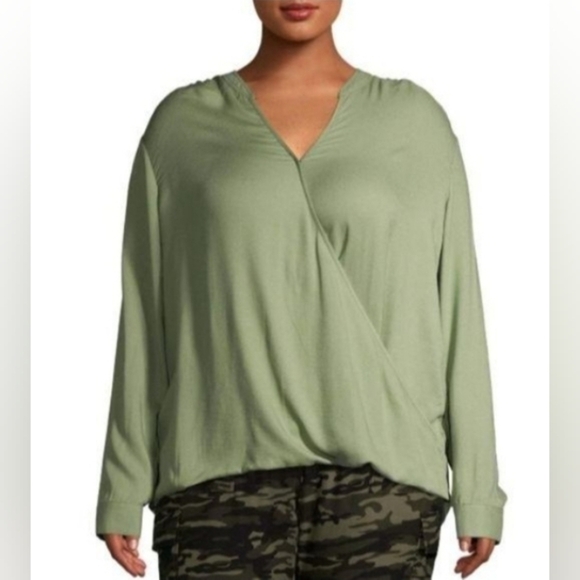 Terra & SKY WOMEN'S OLIVE GREEN SNAP BUTTON V-NECK FAUX WRAP TOP SIZE 2X. - Picture 1 of 5